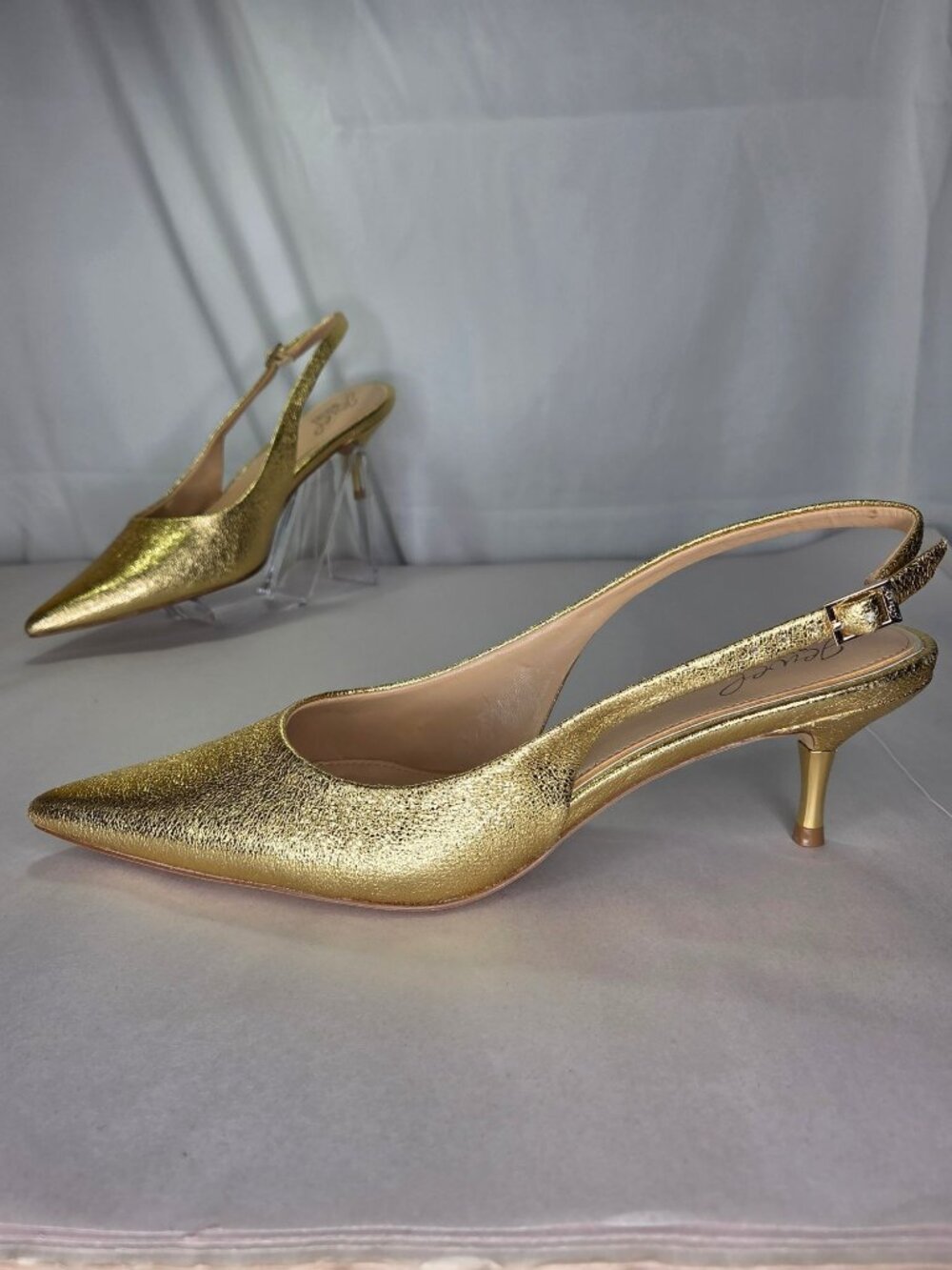 Jewel Badgley Mischka Ilana Pointed Toe Pumps Gold Metallic Size: 8.5